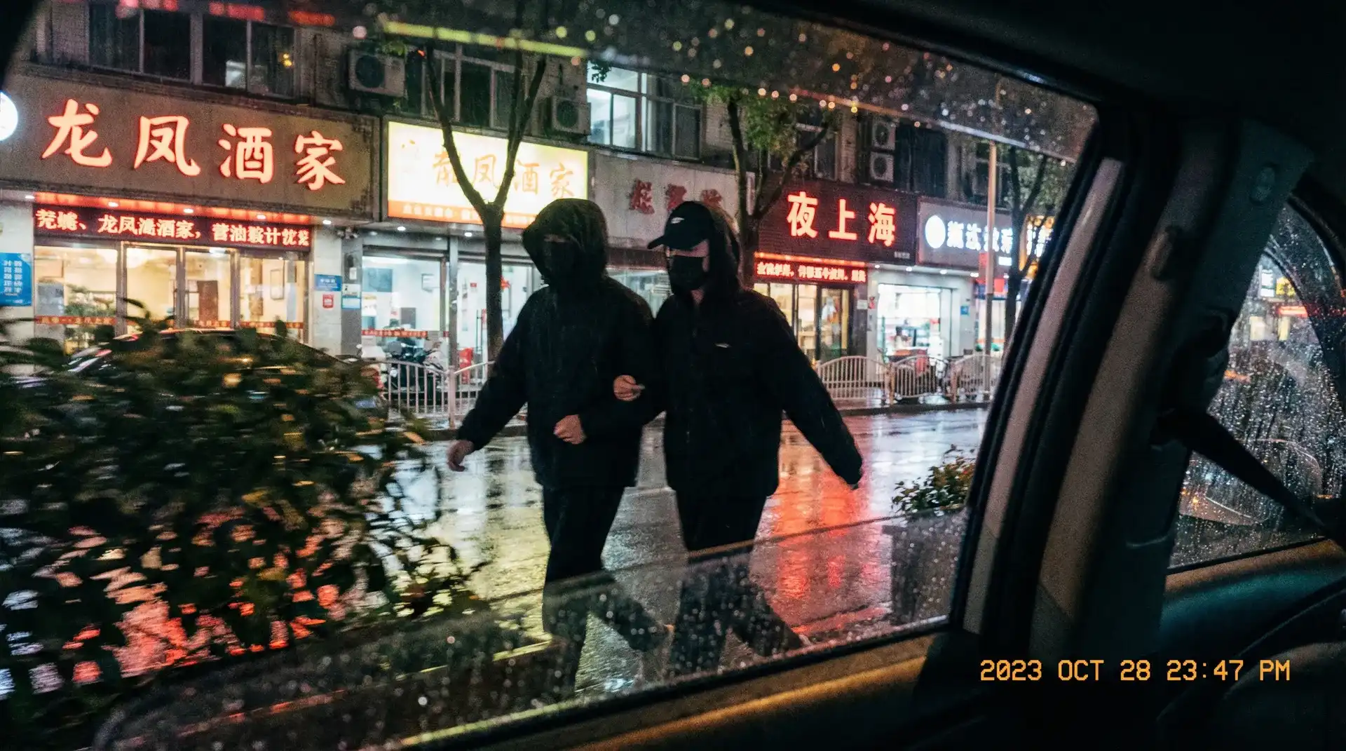 黑料大赛官网-深网资讯|暗网独家爆料|黑料大赛平台 - 顶流明星深夜密会现场抓拍照片